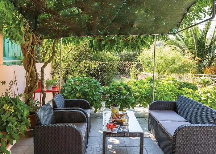 Lxxxi * Μακάρσκα