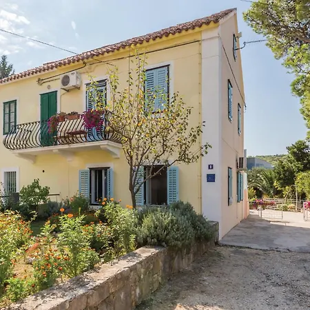 Lxxxi Apartman Makarska