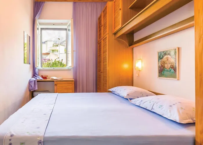 Lxxxi Apartament Makarska