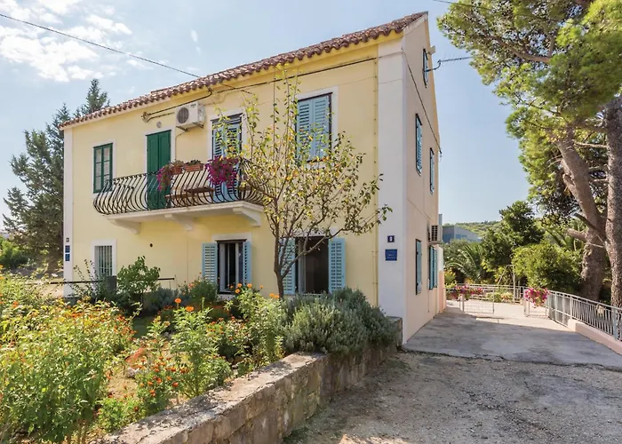 Lxxxi Apartament Makarska