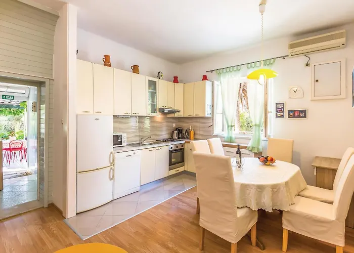 Lxxxi Apartment Makarska