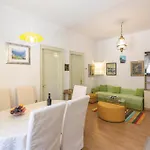 Apartment Lxxxi *