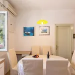 Lxxxi Apartment Makarska