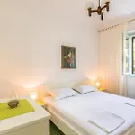 Lxxxi Apartment