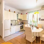 Lxxxi Apartment Makarska